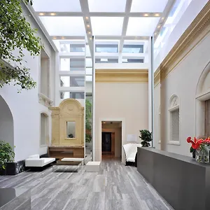 Hotel House, CTA