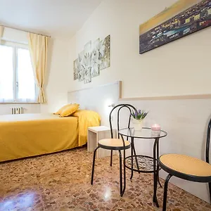 Dolce Luna Bed & Breakfast Florence
